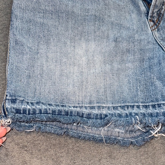 Boot Heel Trading Co- Light Blue Frayed Jean Shorts size 10 - Picture 8 of 15